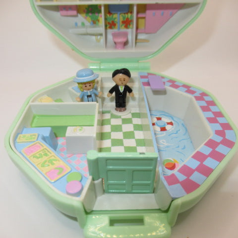 Perfect condition! 1990 ★ 90's ★ Polly Pocket ★ Polly's School ★ School ★ Doll ★ Plush ★ Figure ★ Compact ★ Vintage ★ Mint ★ Octagonal ★