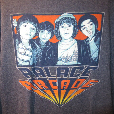 STRANGER THINGS★ストレンジャーシングス★Tシャツ★ロンT★イレブン★フィギュア★NET FLIX★Mサイズ★長袖★ロングスリーブ★ダークブルー★USED