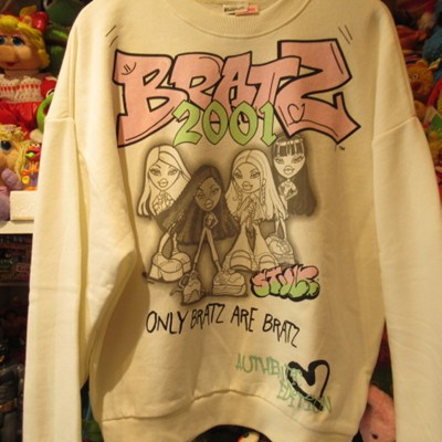 BRATZ★ブラッツ★trainer★トレーナー★サイズM★men's★メンズ★white★ホワイト★人形★フィギュア★ぬいぐるみ★