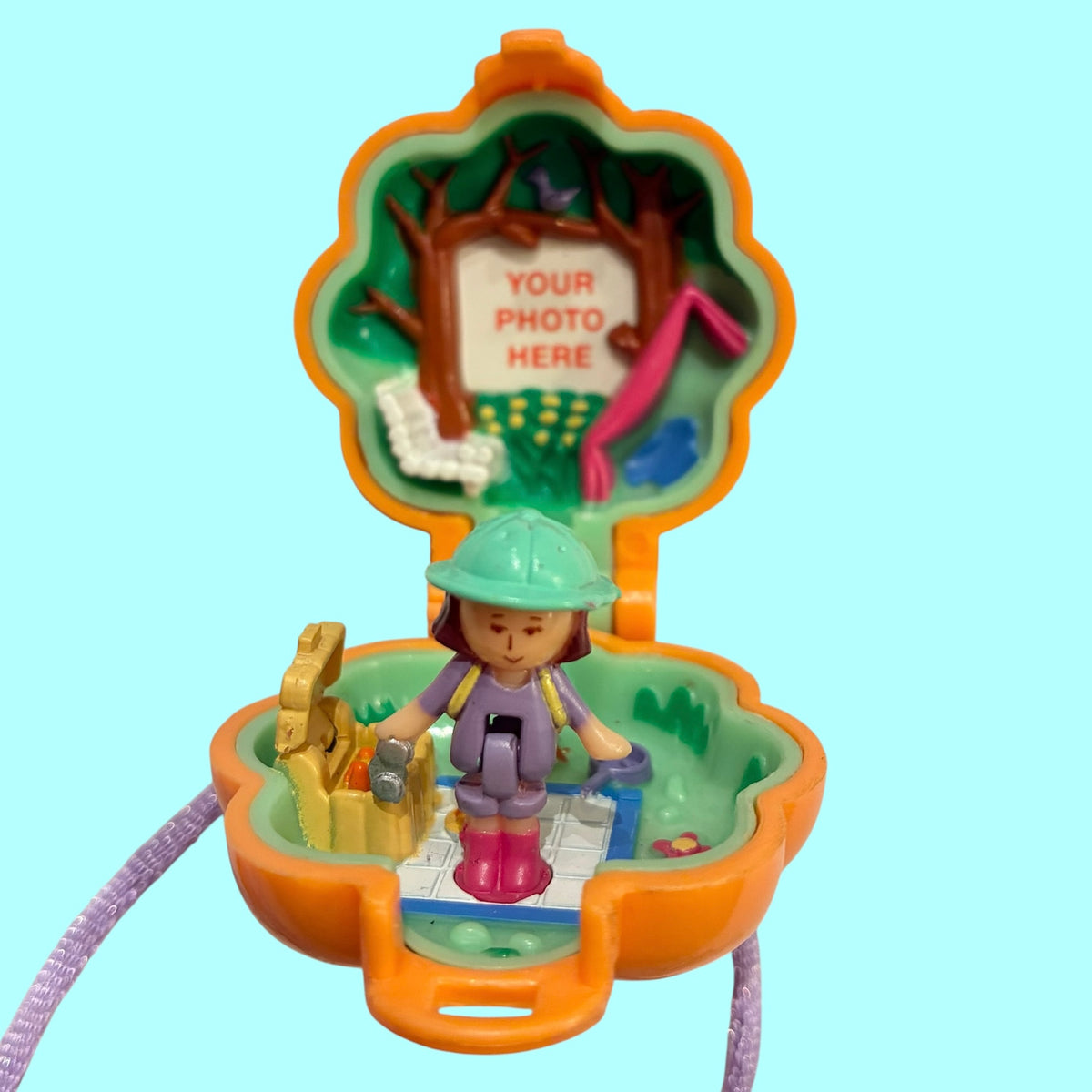 完品！1991年★90's★Polly Pocket★ポーリーポケット★ロケット★ネックレス★Pixie in her Camping Locket★コンパクト★人形★ビンテージ★オレンジ★お花