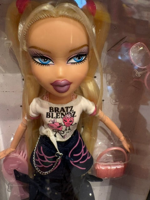 2025年★BRATZ★ブラッツ★CLOE★クロエ★人形＆Tシャツセット★ぬいぐるみ★フィギュア★人形★Y2K