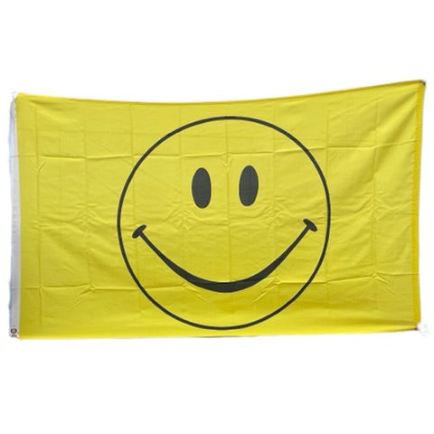 Smile★Smiley Face★Smile★Smiley Face★Flag★Flag★Flag★Doll★Figure★91.4 x 152.4 cm 